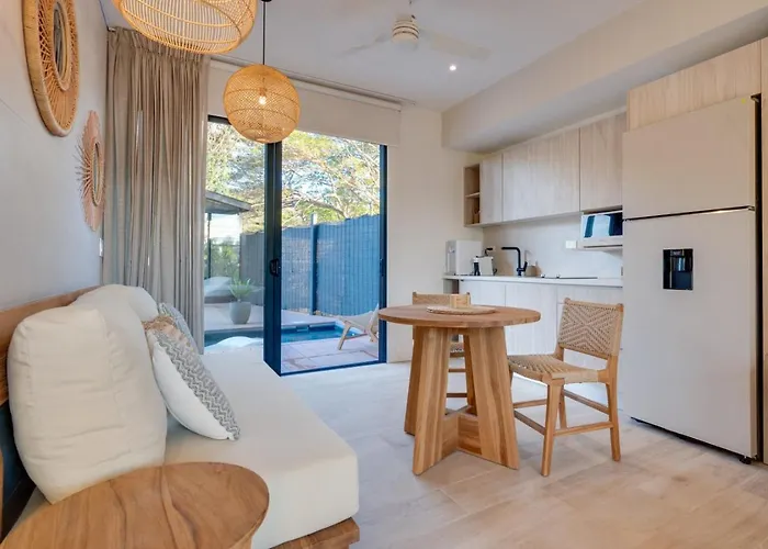 The Flamingo - 10 Unit Boutique Hotel *
