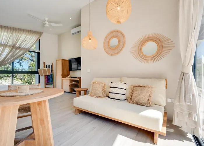 The Flamingo - 10 Unit Boutique Hotel