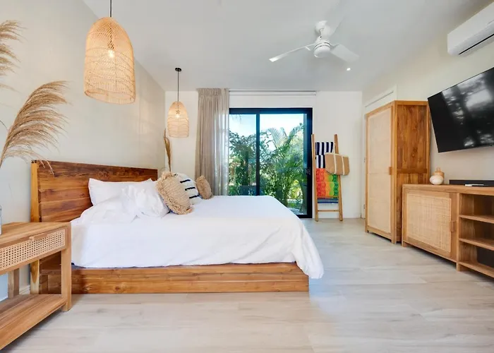 The Flamingo - 10 Unit Boutique Hotel