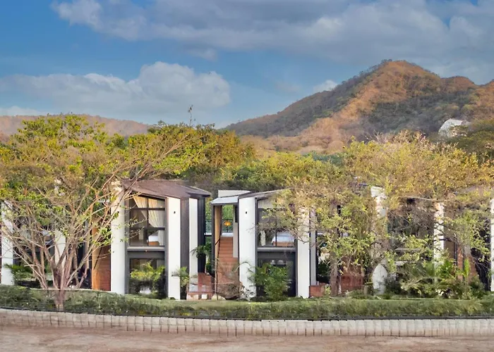 The Flamingo - 10 Unit Boutique